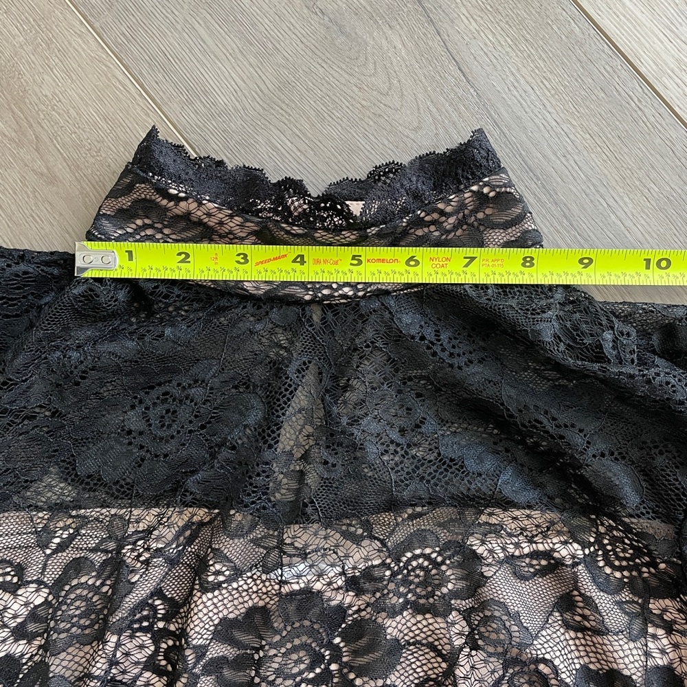 NEW YORK AND COMPANY - EUC black lace top size SMALL - Picture 10 of 13